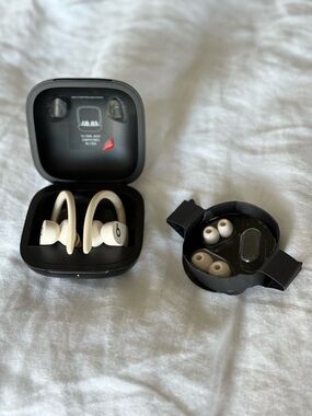 Beats by Dre Powerbeats Pro White Earbuds with Black Case